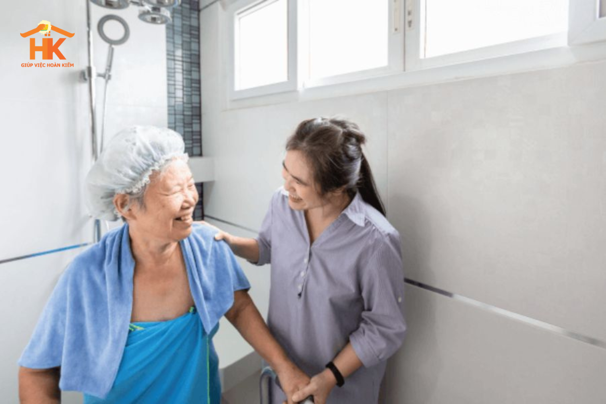 trong-nguoi-gia-theo-gio-01