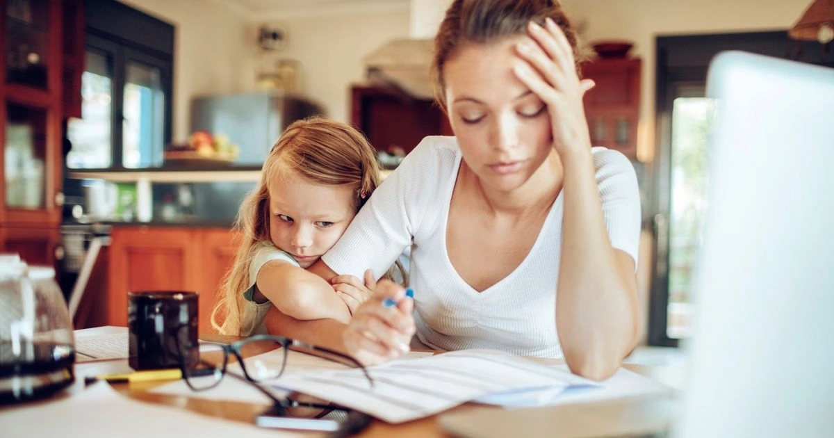 Chăm bé sau giờ làm: Áp lực thầm lặng của các bố mẹ trẻ ap-luc-cham-be-sau-gio-lam